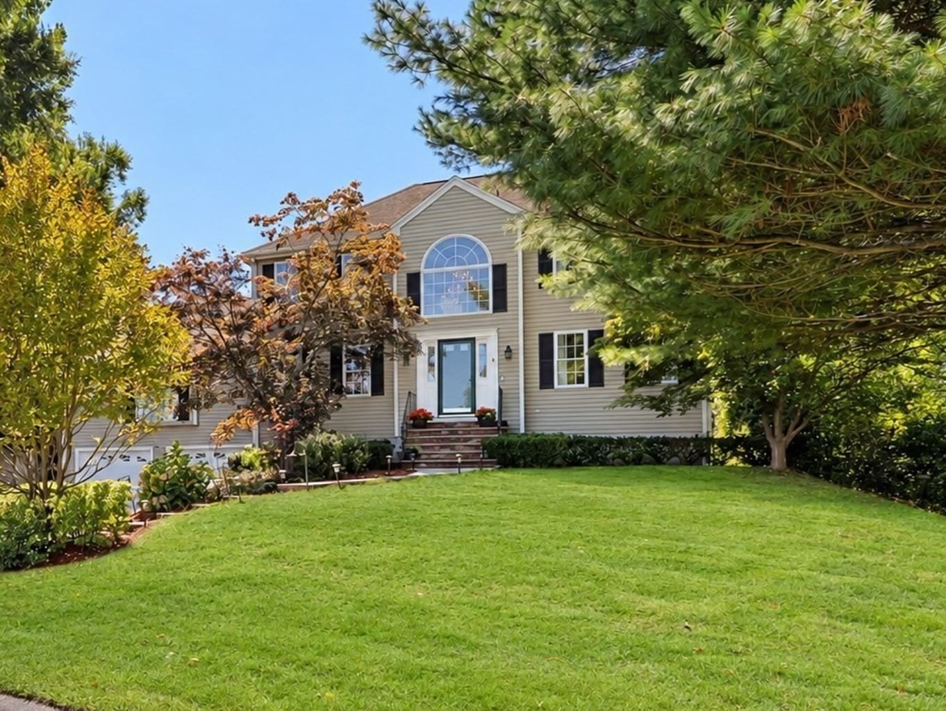 8 Taylor Way Stoughton — Photo 2 of 42