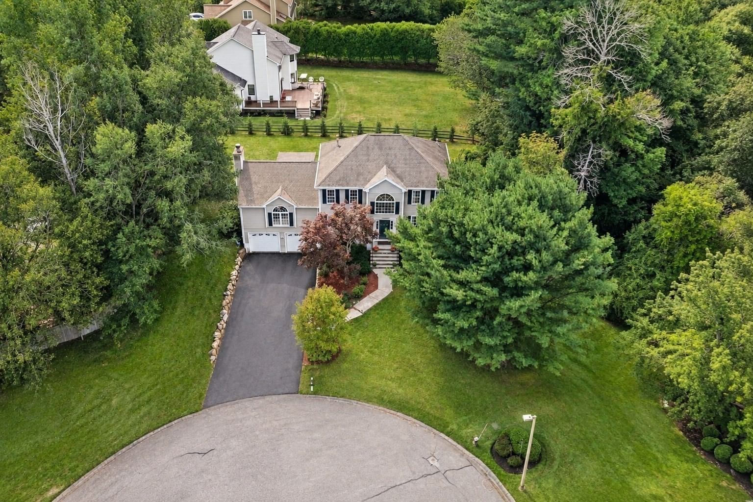 8 Taylor Way Stoughton — Photo 3 of 42