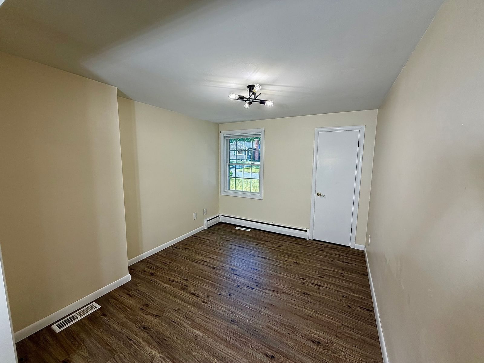 66 Greaney St Springfield — Photo 8 of 24