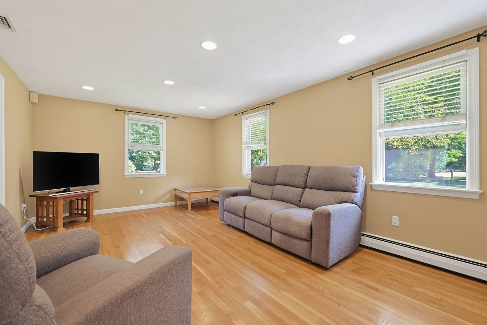 80 Brookdale Rd Sudbury — Photo 4 of 36