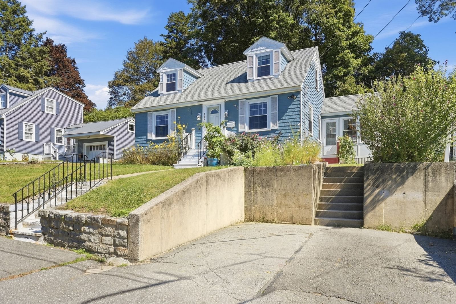 119 Beech St Lowell — Photo 2 of 28