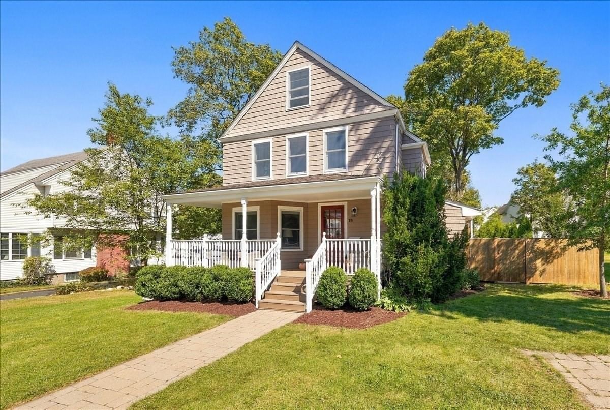 19 Tower Ave Weymouth — Photo 2 of 29