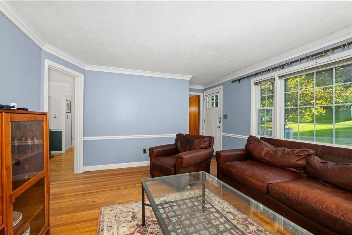 16 Venus Drive Shrewsbury — Photo 10 of 25