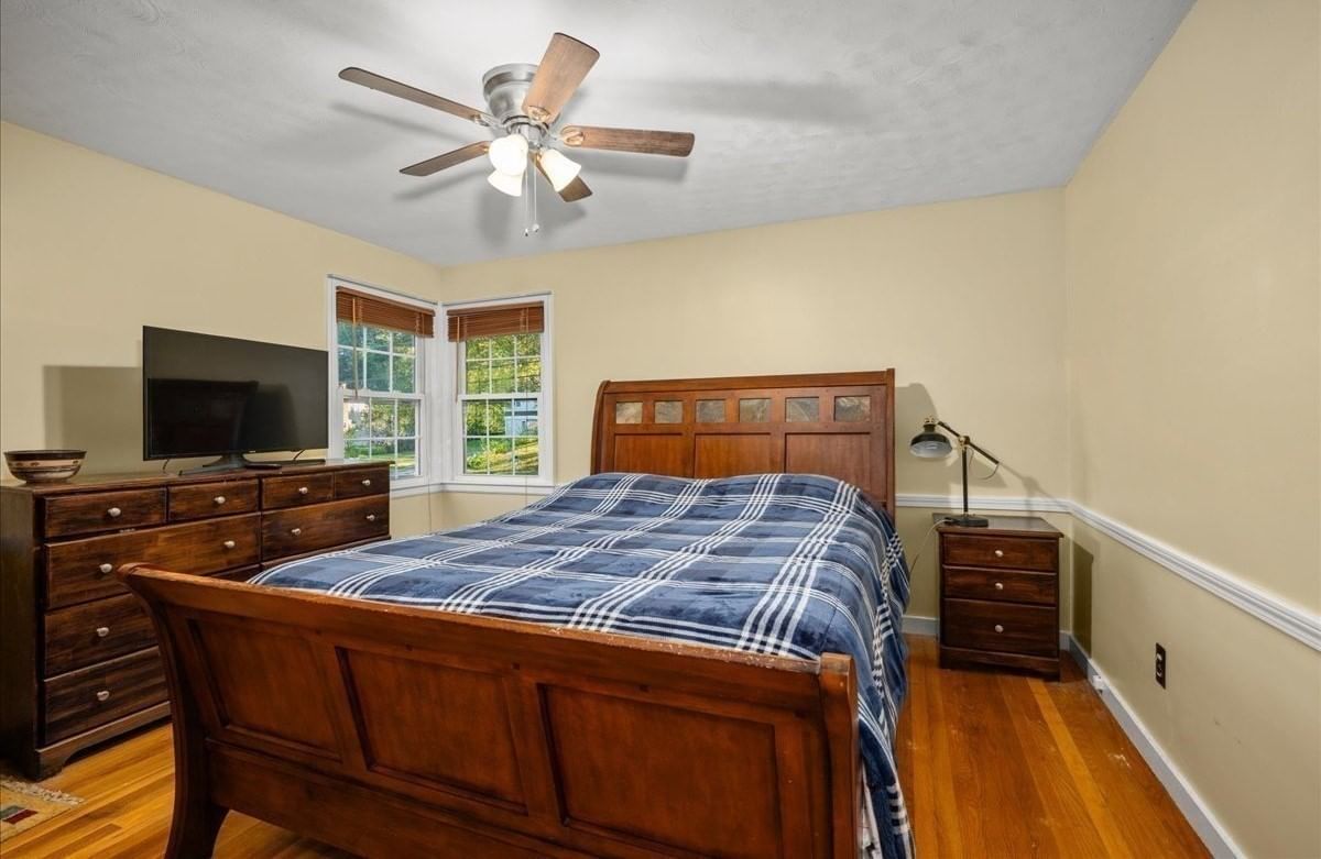 16 Venus Drive Shrewsbury — Photo 14 of 25