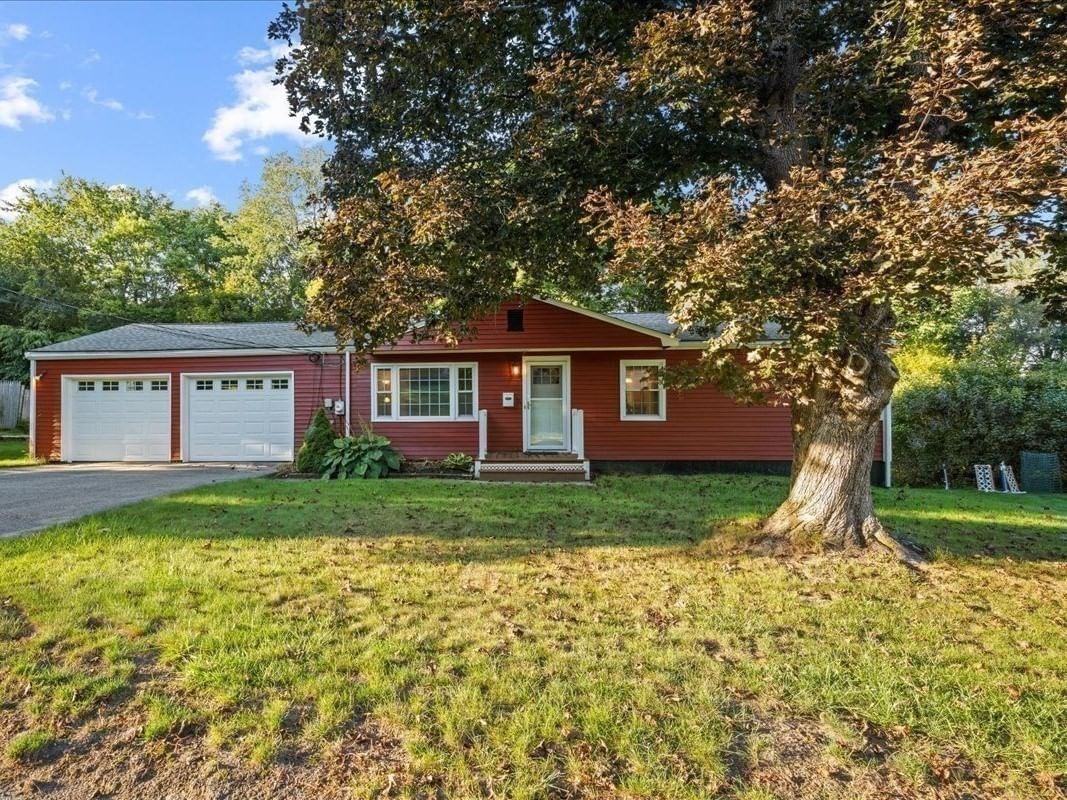 16 Venus Drive Shrewsbury — Photo 2 of 25