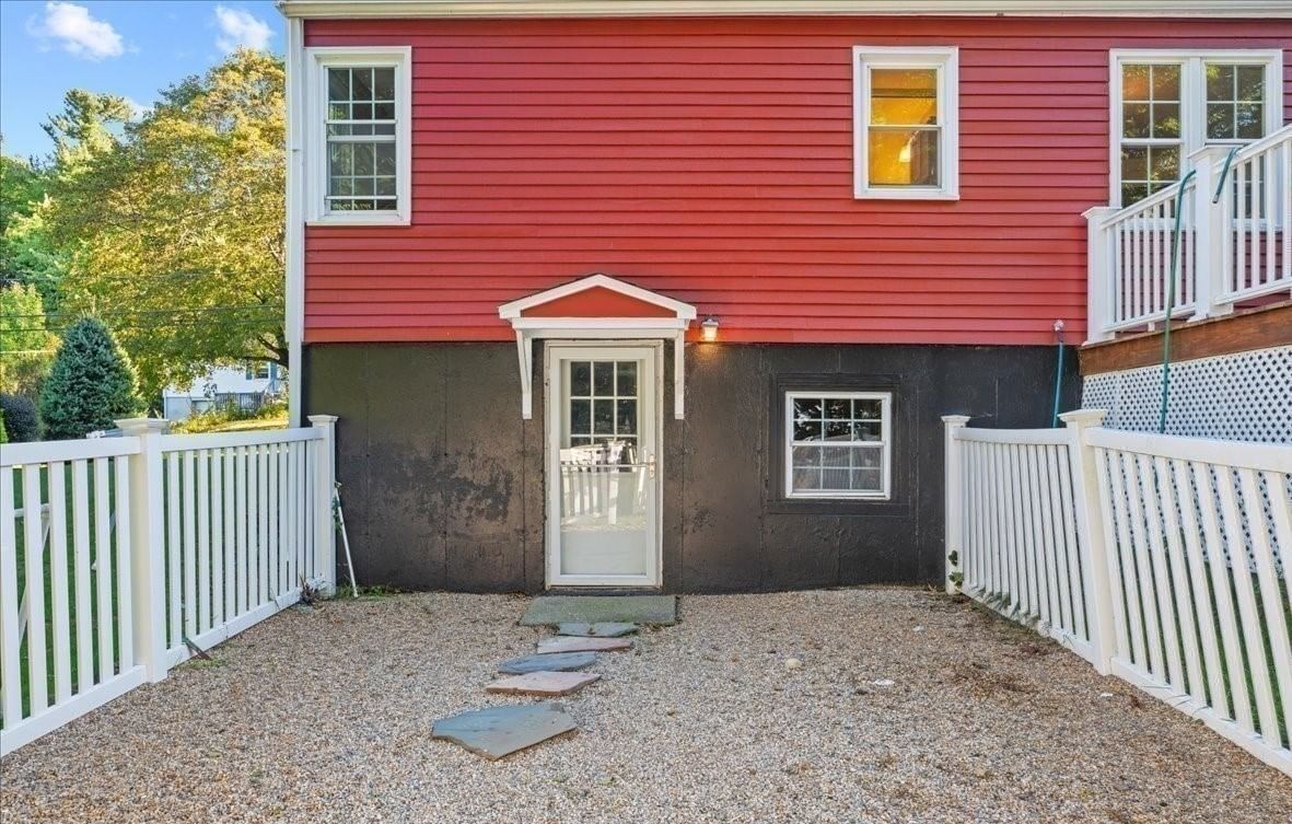 16 Venus Drive Shrewsbury — Photo 21 of 25