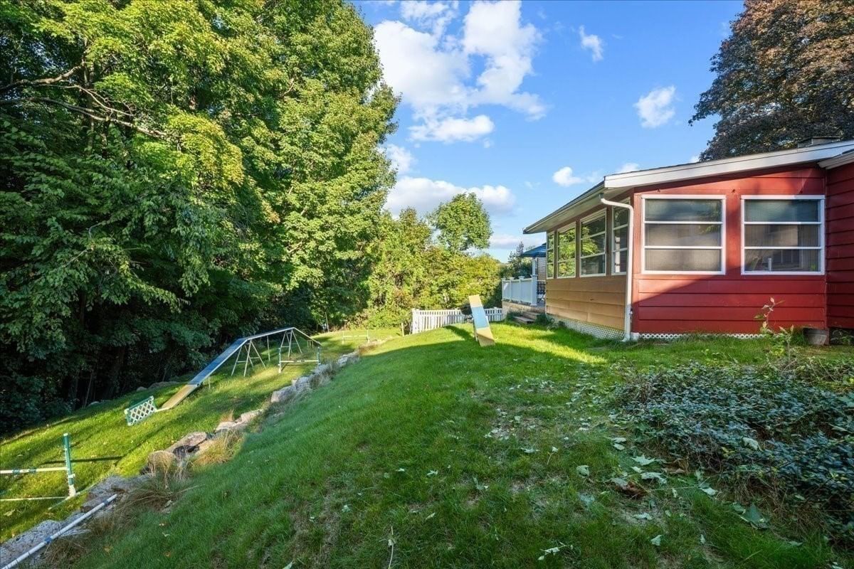 16 Venus Drive Shrewsbury — Photo 22 of 25