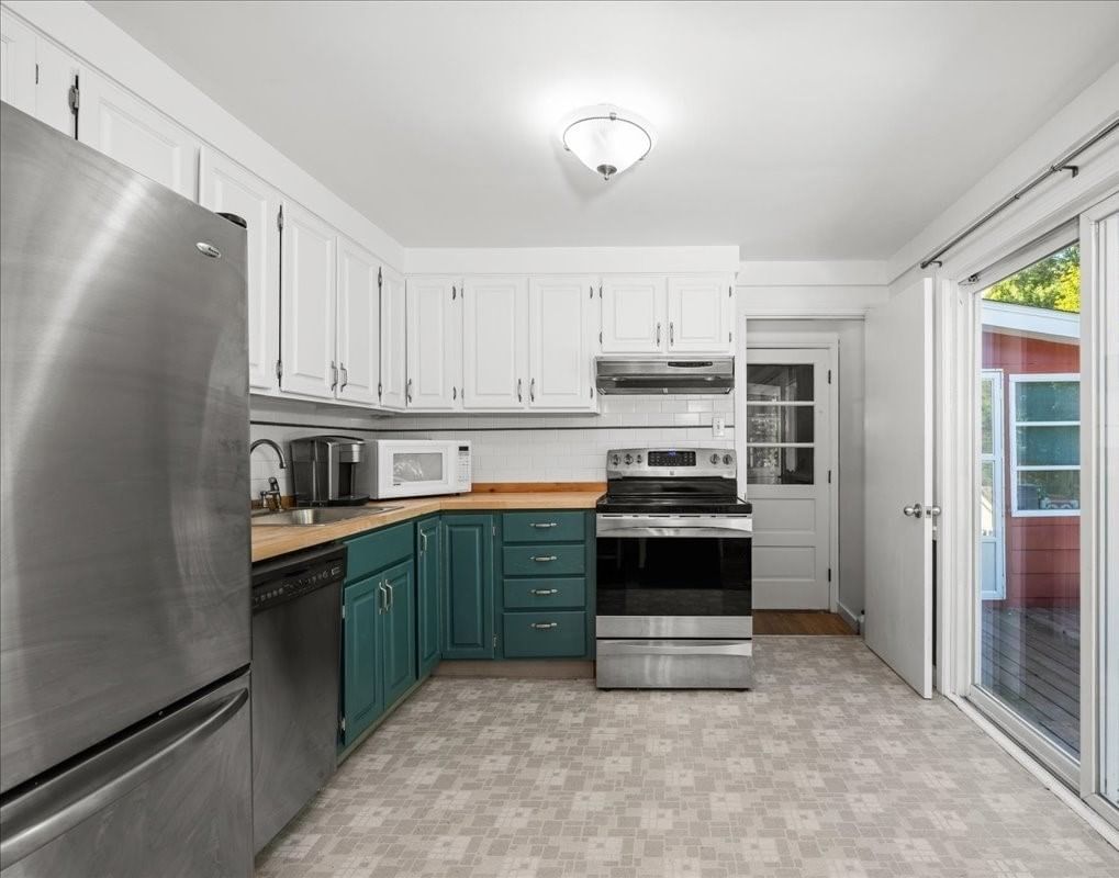 16 Venus Drive Shrewsbury — Photo 3 of 25