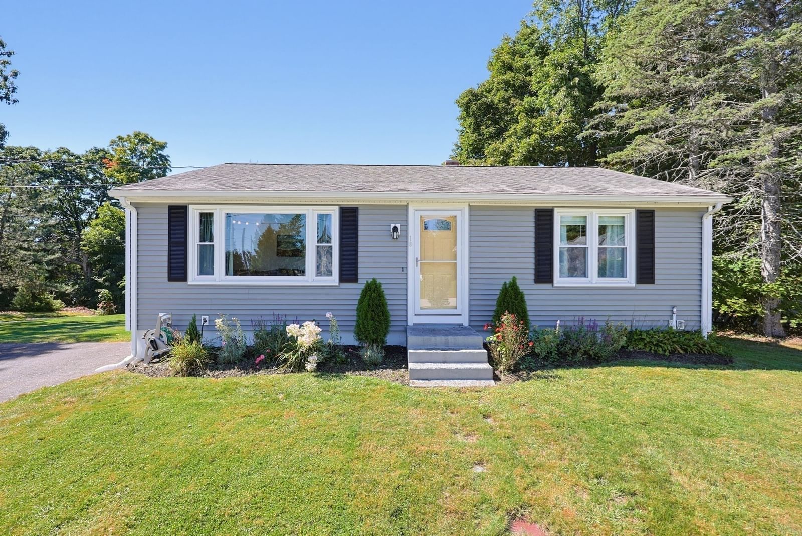 18 Longview St. West Boylston — Photo 2 of 28