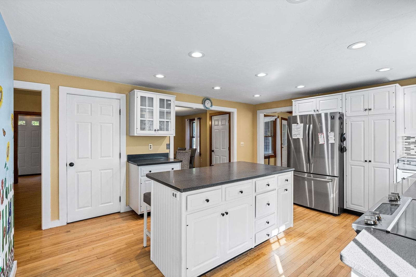 559 Old Jail Ln Barnstable — Photo 8 of 41