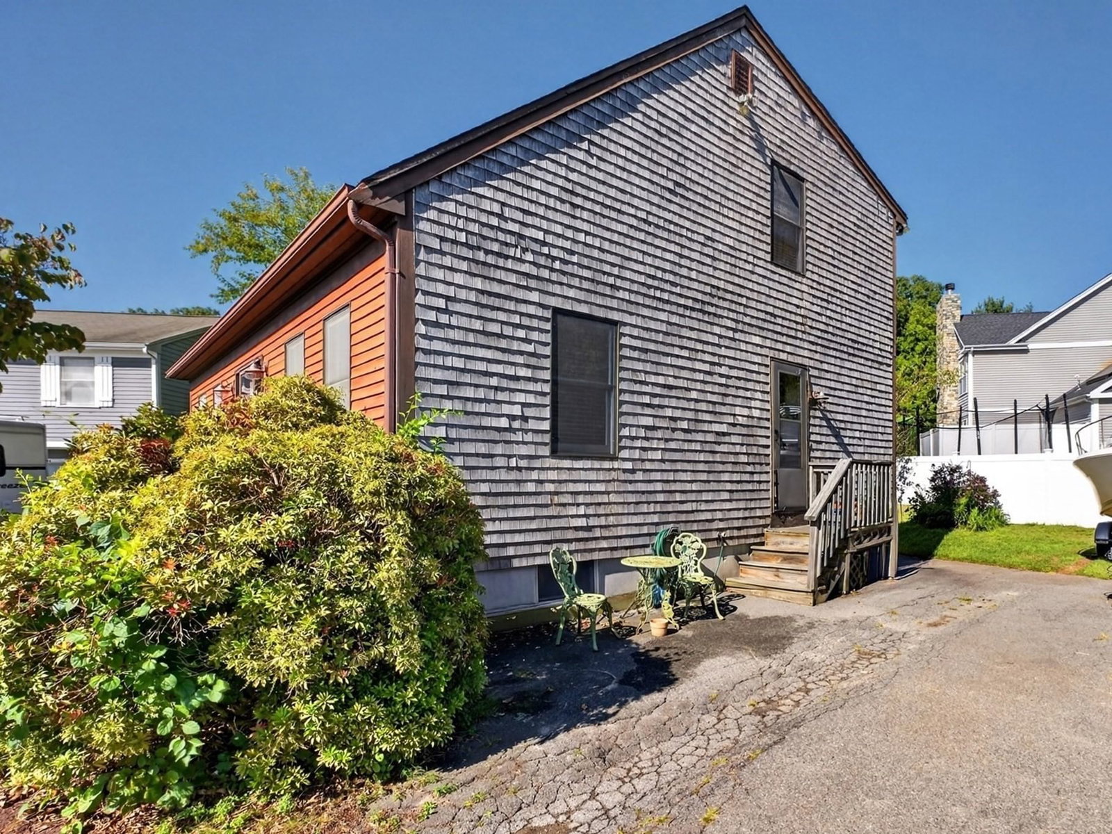 52 Donny Dr New Bedford — Photo 3 of 27