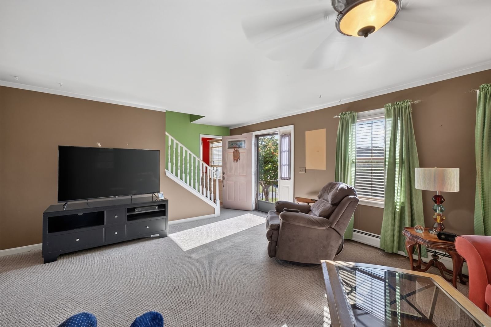 52 Donny Dr New Bedford — Photo 4 of 27