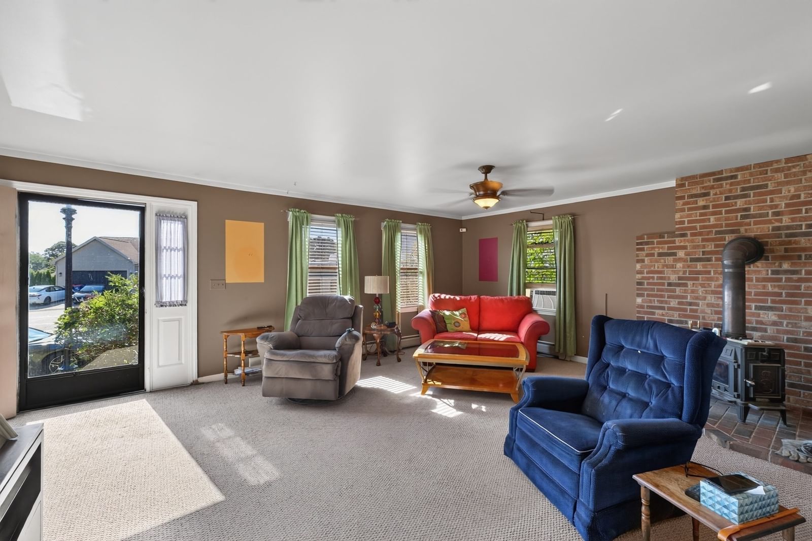52 Donny Dr New Bedford — Photo 5 of 27