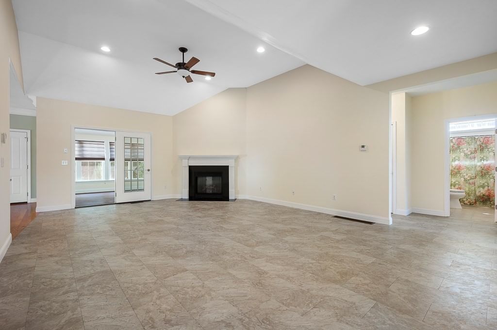 81 Nicholas Dr Lancaster — Photo 13 of 42