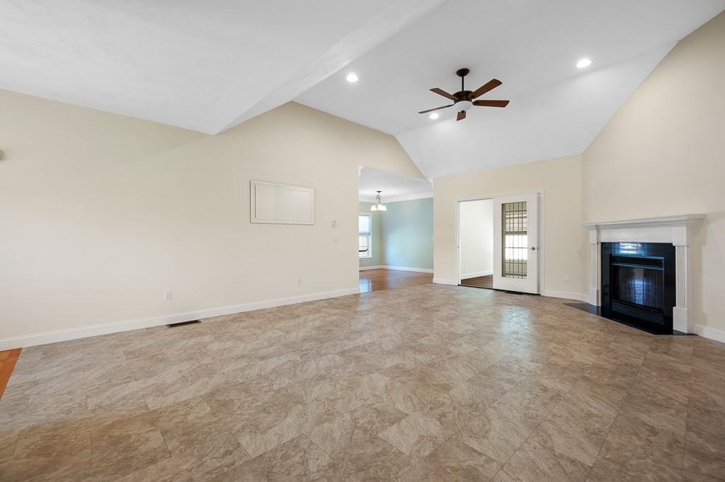 81 Nicholas Dr Lancaster — Photo 14 of 42