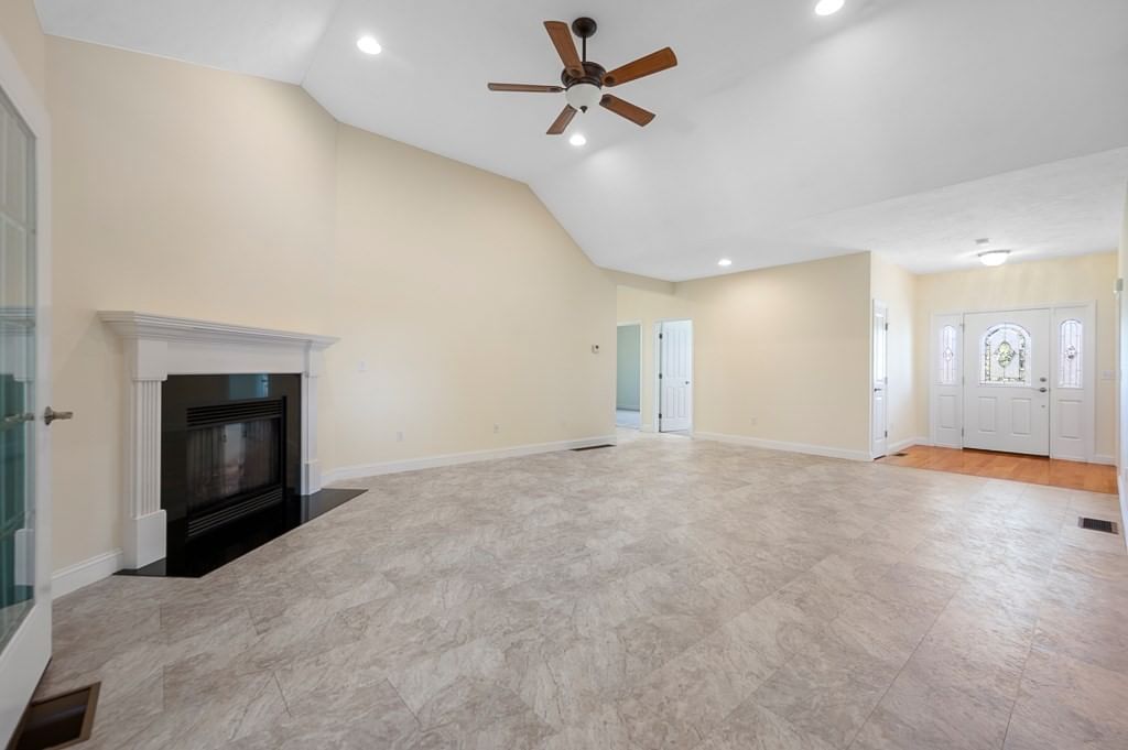 81 Nicholas Dr Lancaster — Photo 15 of 42