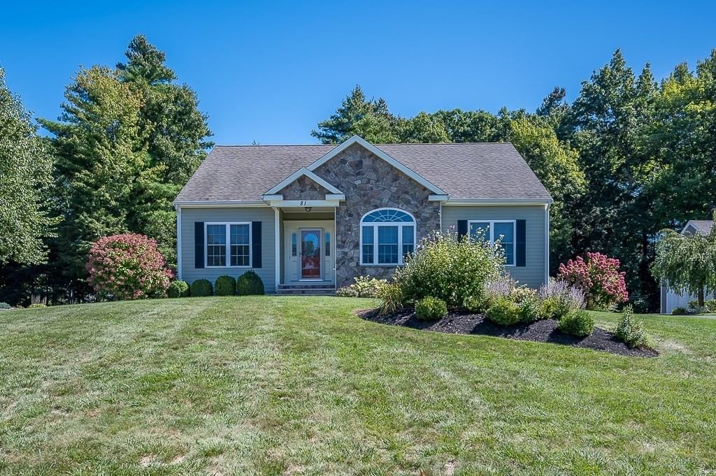 81 Nicholas Dr Lancaster — Photo 4 of 42