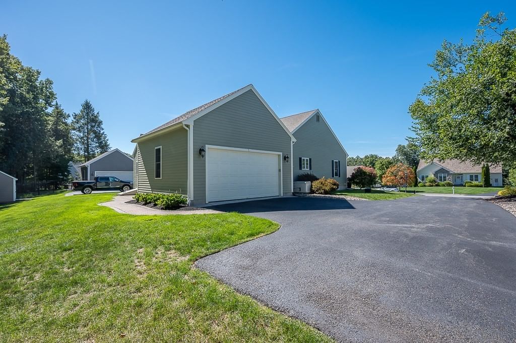 81 Nicholas Dr Lancaster — Photo 7 of 42