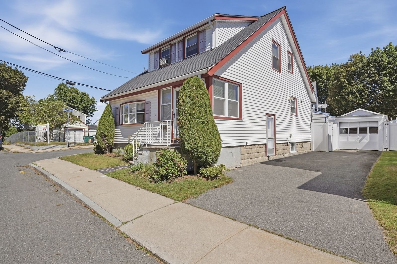7 Geneva Avenue Lynn — Photo 2 of 33