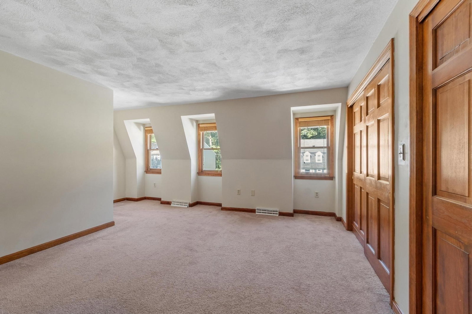 895 Wellman Avenue #895 Chelmsford — Photo 15 of 38