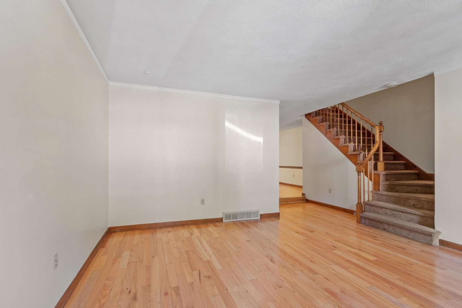 895 Wellman Avenue #895 Chelmsford — Photo 3 of 38