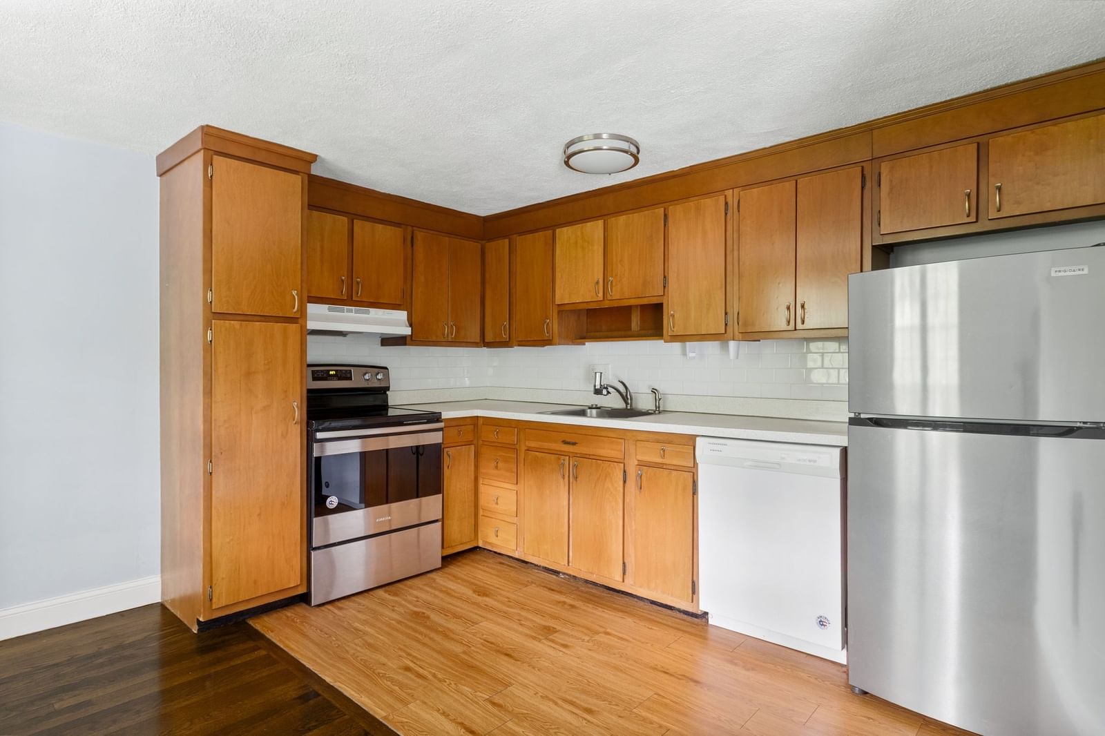 72 Renwick Rd #B Wakefield — Photo 6 of 17