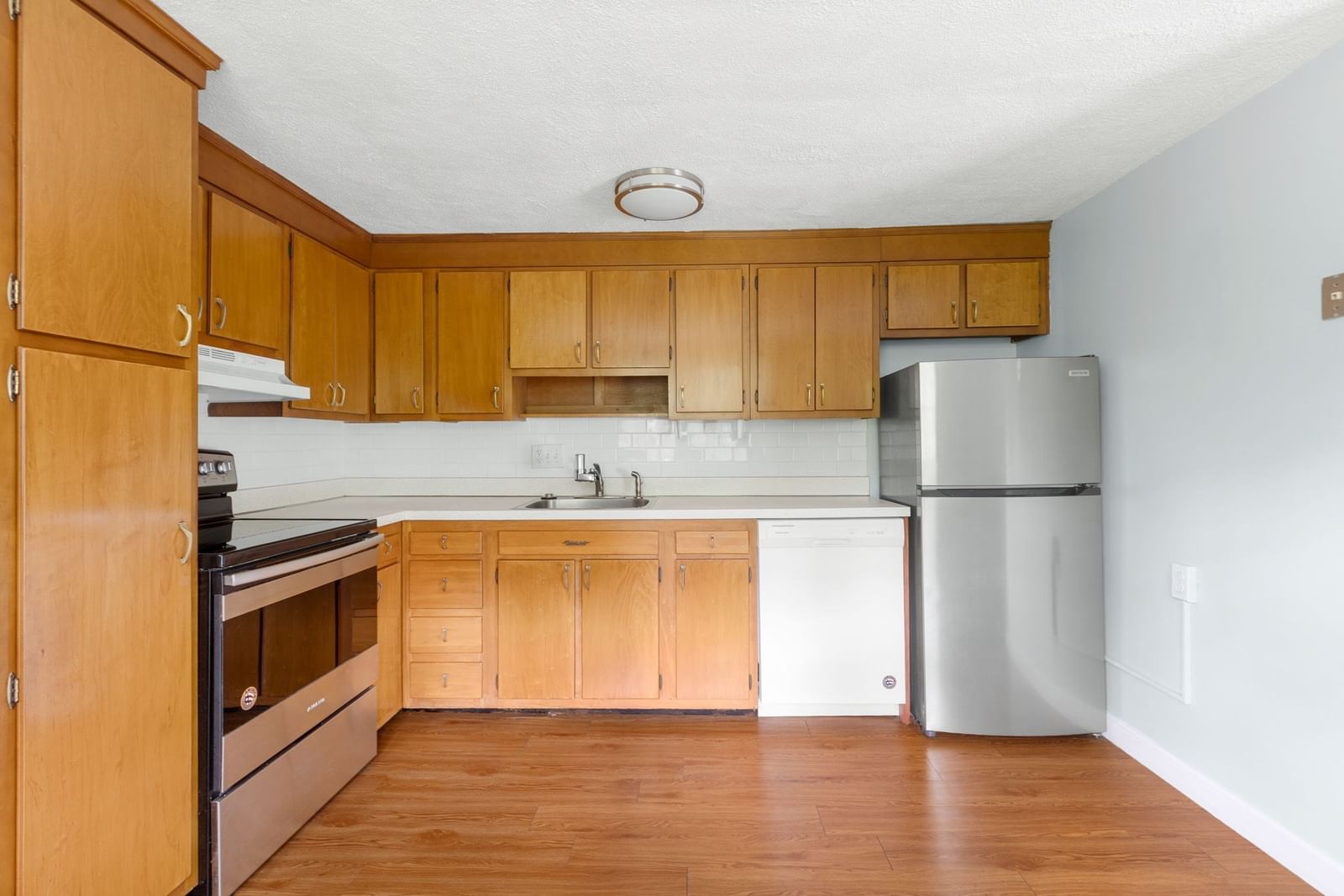 72 Renwick Rd #B Wakefield — Photo 7 of 17