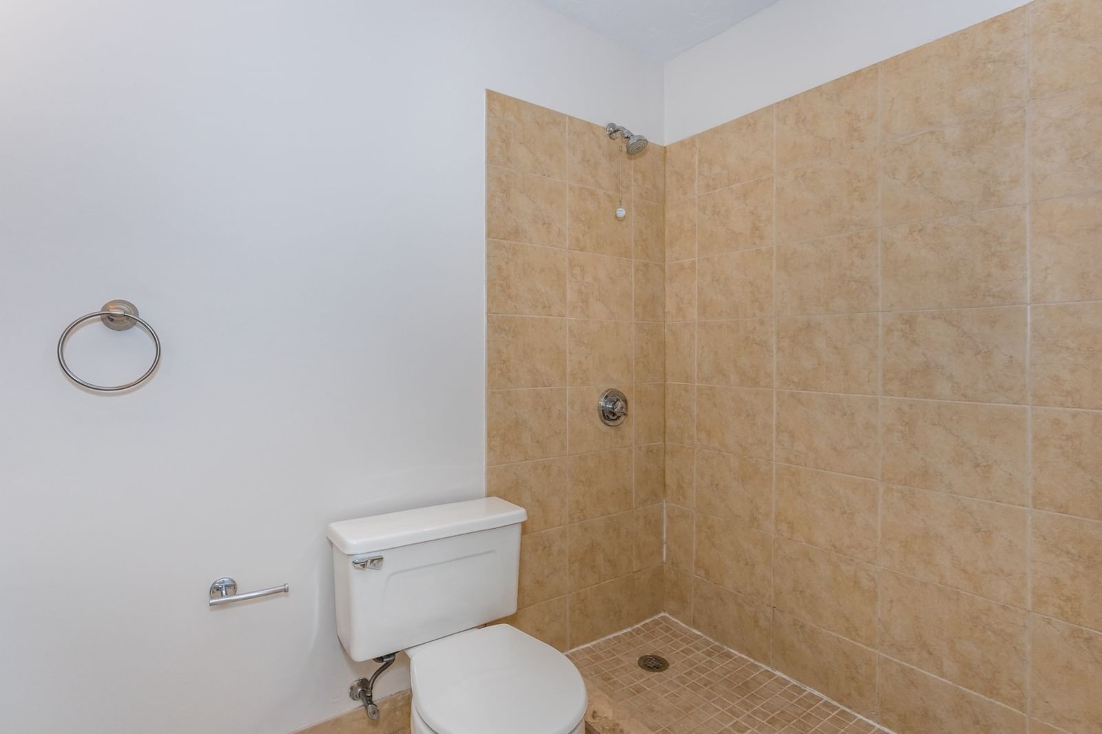 160 Quincy Shore Dr #106 Quincy — Photo 23 of 30