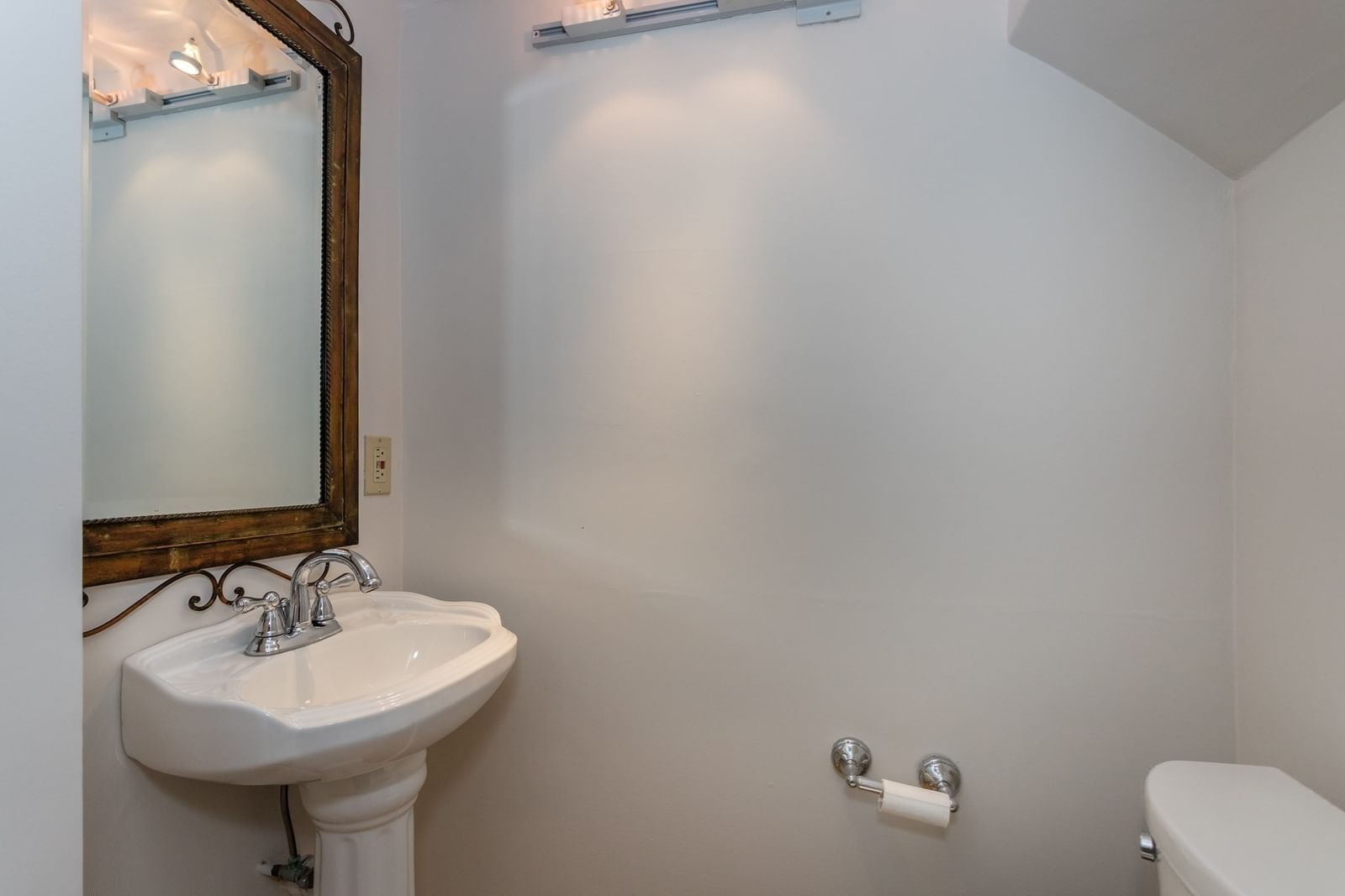 160 Quincy Shore Dr #106 Quincy — Photo 27 of 30