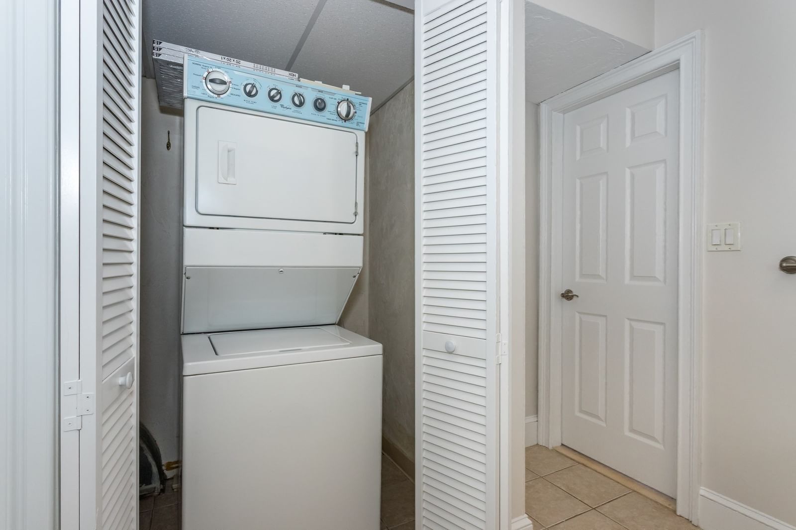 160 Quincy Shore Dr #106 Quincy — Photo 28 of 30
