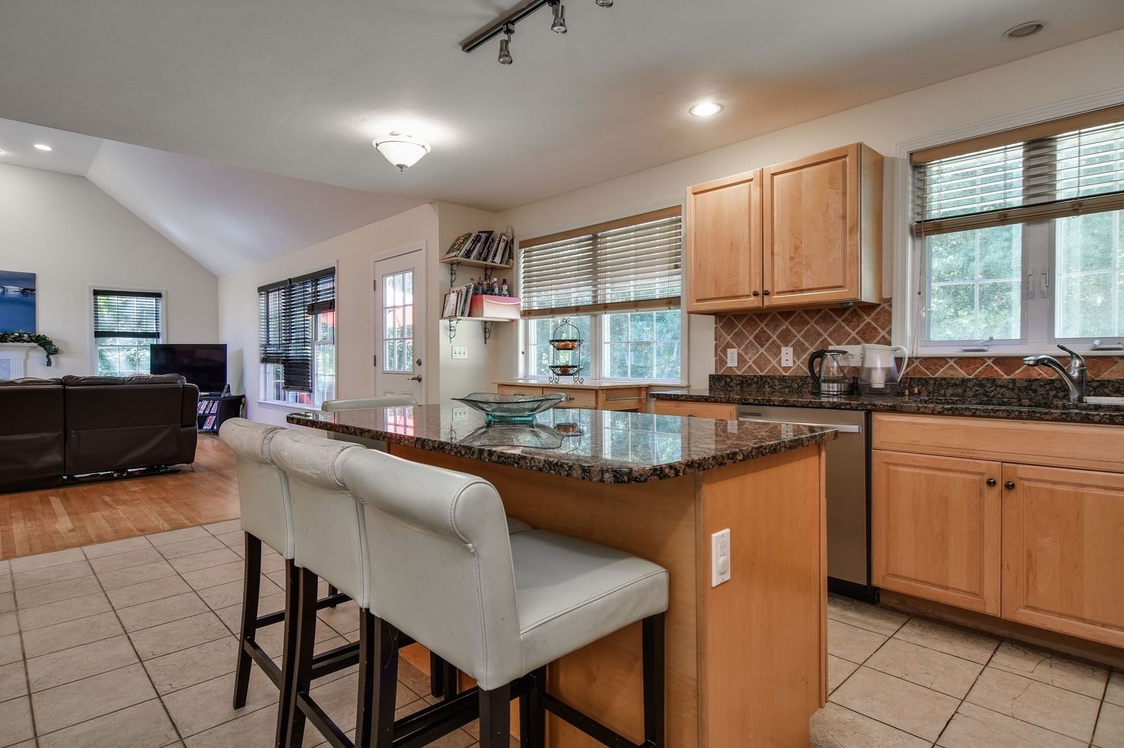 18 Pilgrim Rd Ashland — Photo 8 of 30