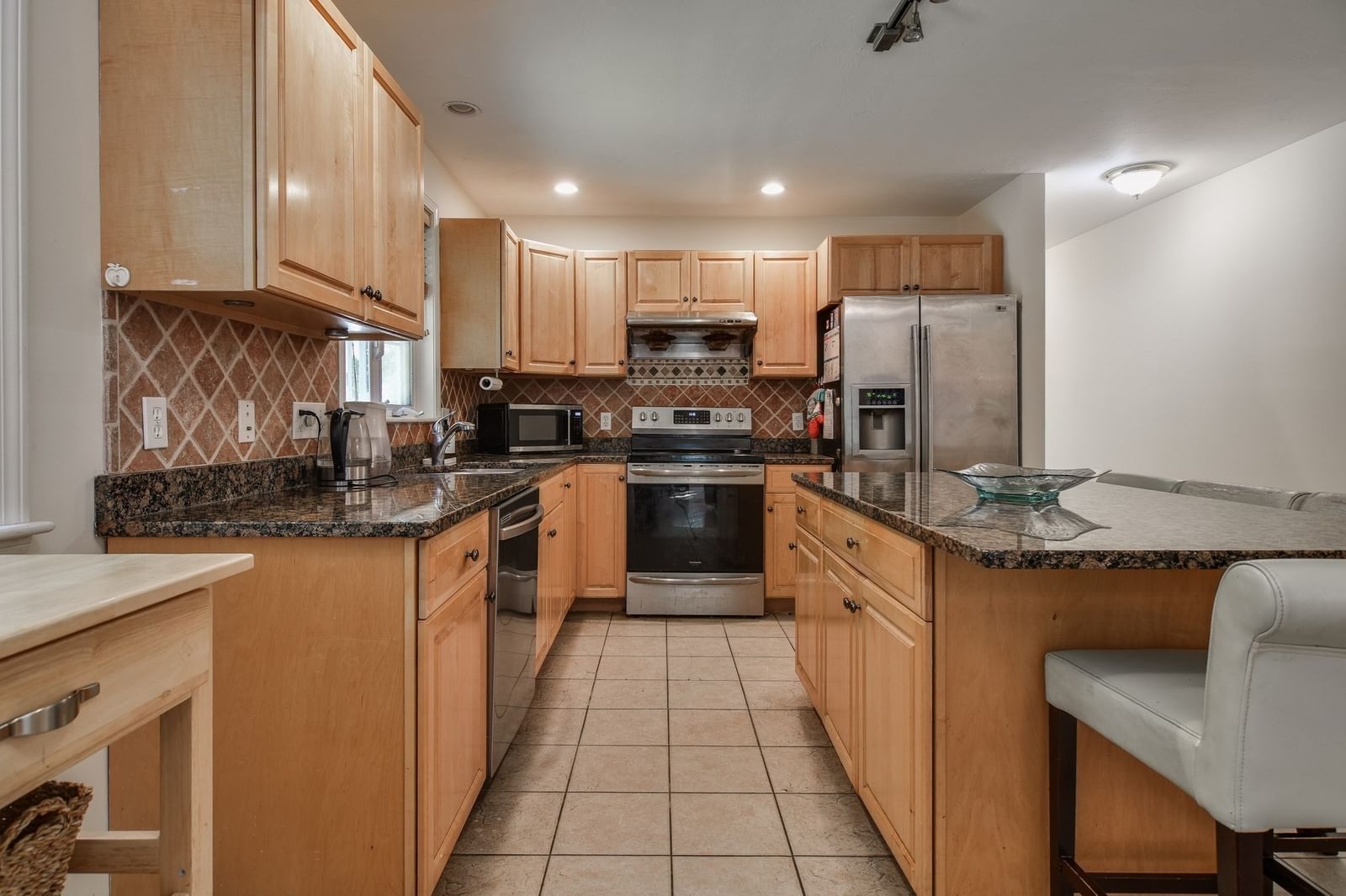 18 Pilgrim Rd Ashland — Photo 9 of 30