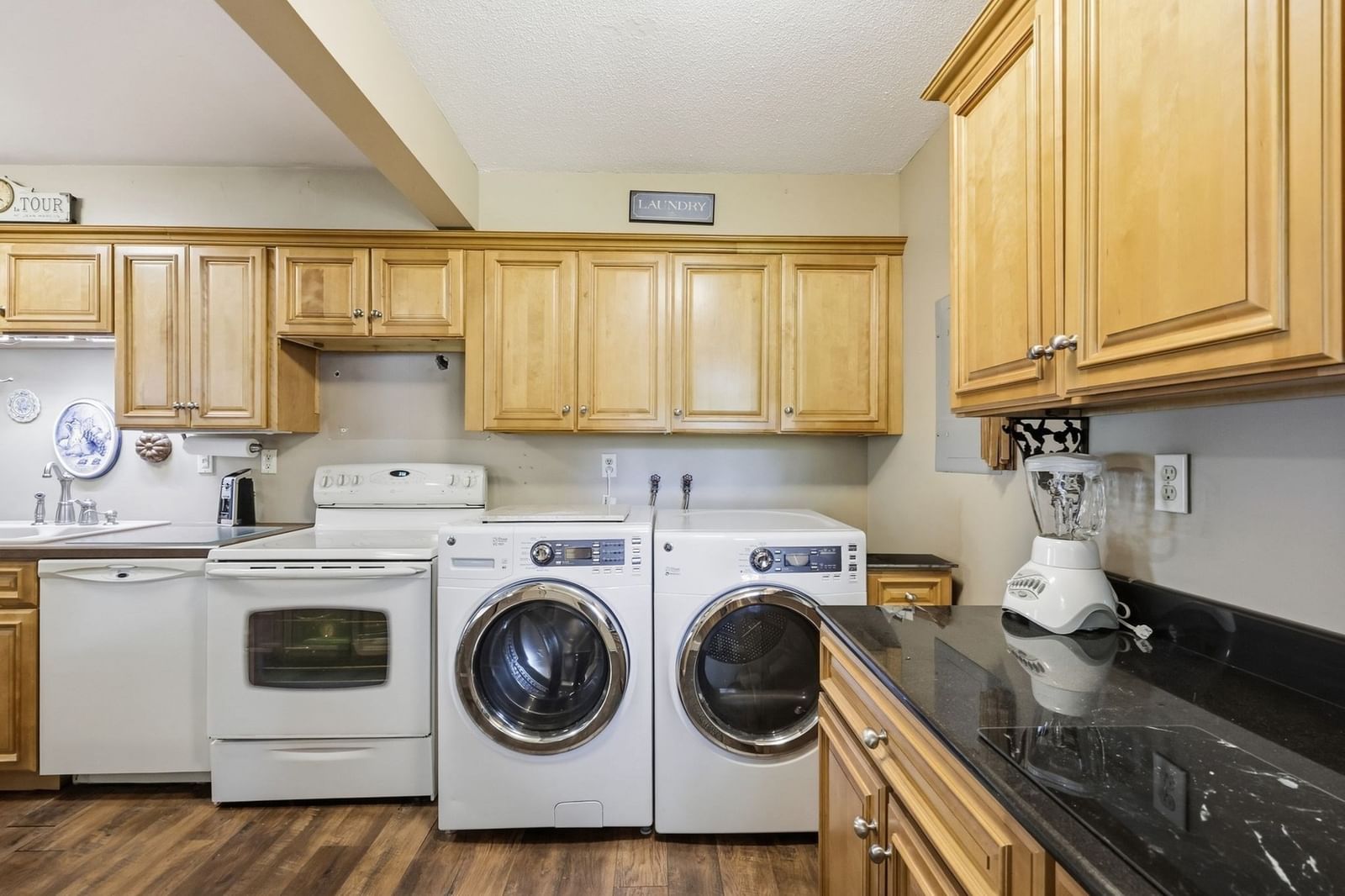 132 Horseshoe Dr #132 Chicopee — Photo 15 of 39
