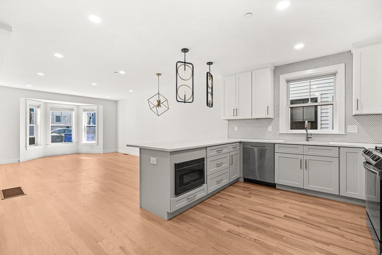 216 Havre St #1 Boston — Photo 1 of 35