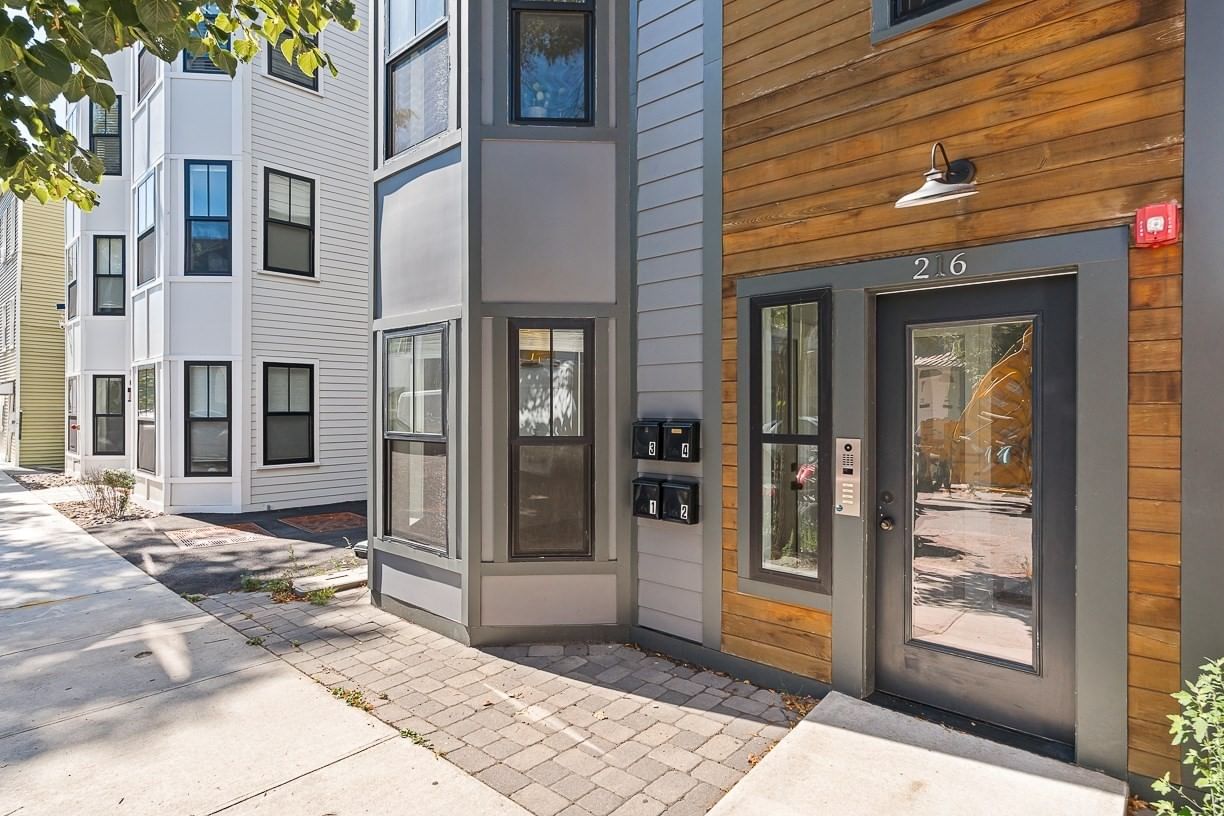 216 Havre St #1 Boston — Photo 32 of 35