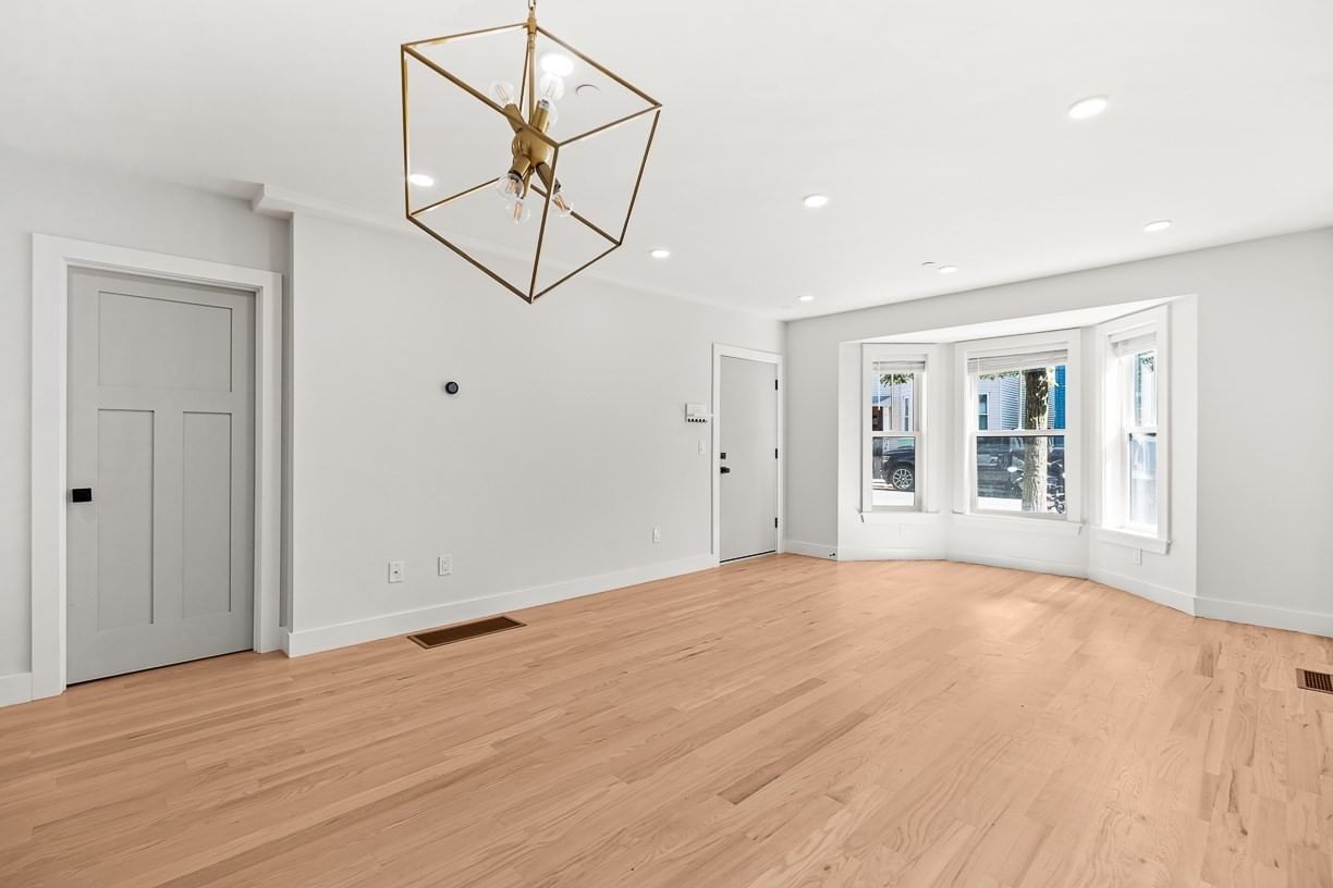 216 Havre St #1 Boston — Photo 4 of 35