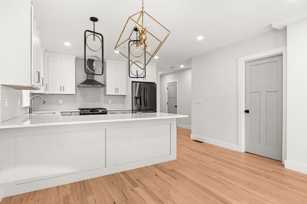216 Havre St #1 Boston — Photo 6 of 35