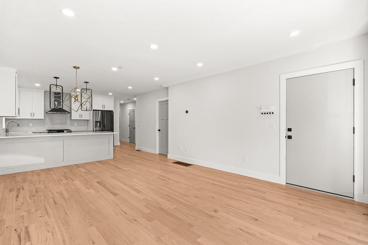 216 Havre St #1 Boston — Photo 8 of 35