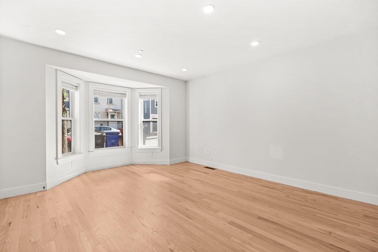 216 Havre St #1 Boston — Photo 9 of 35
