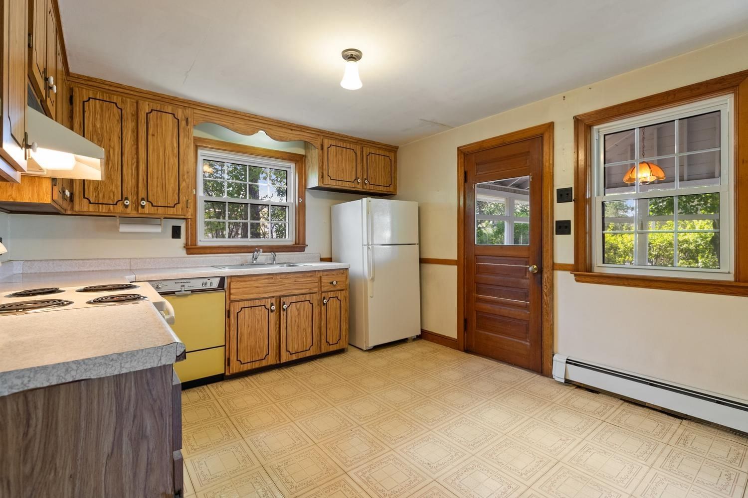 40 Valentine Rd Arlington — Photo 16 of 41