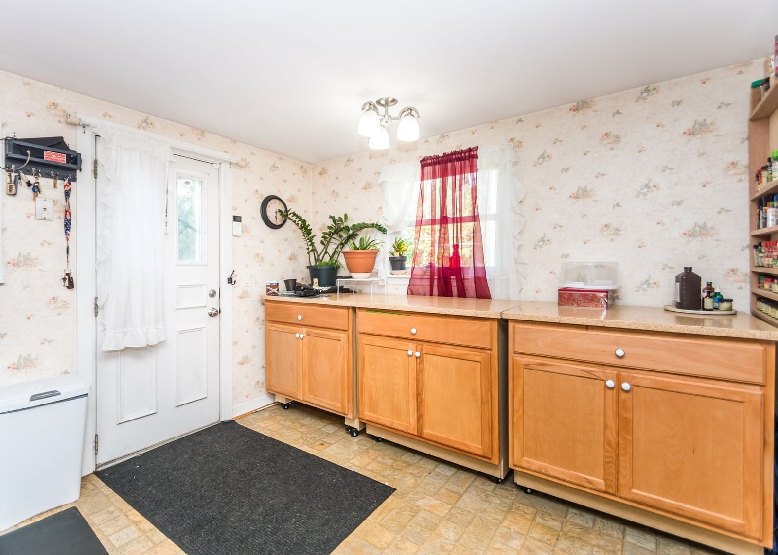 50 Hatherly Road Waltham — Photo 5 of 13