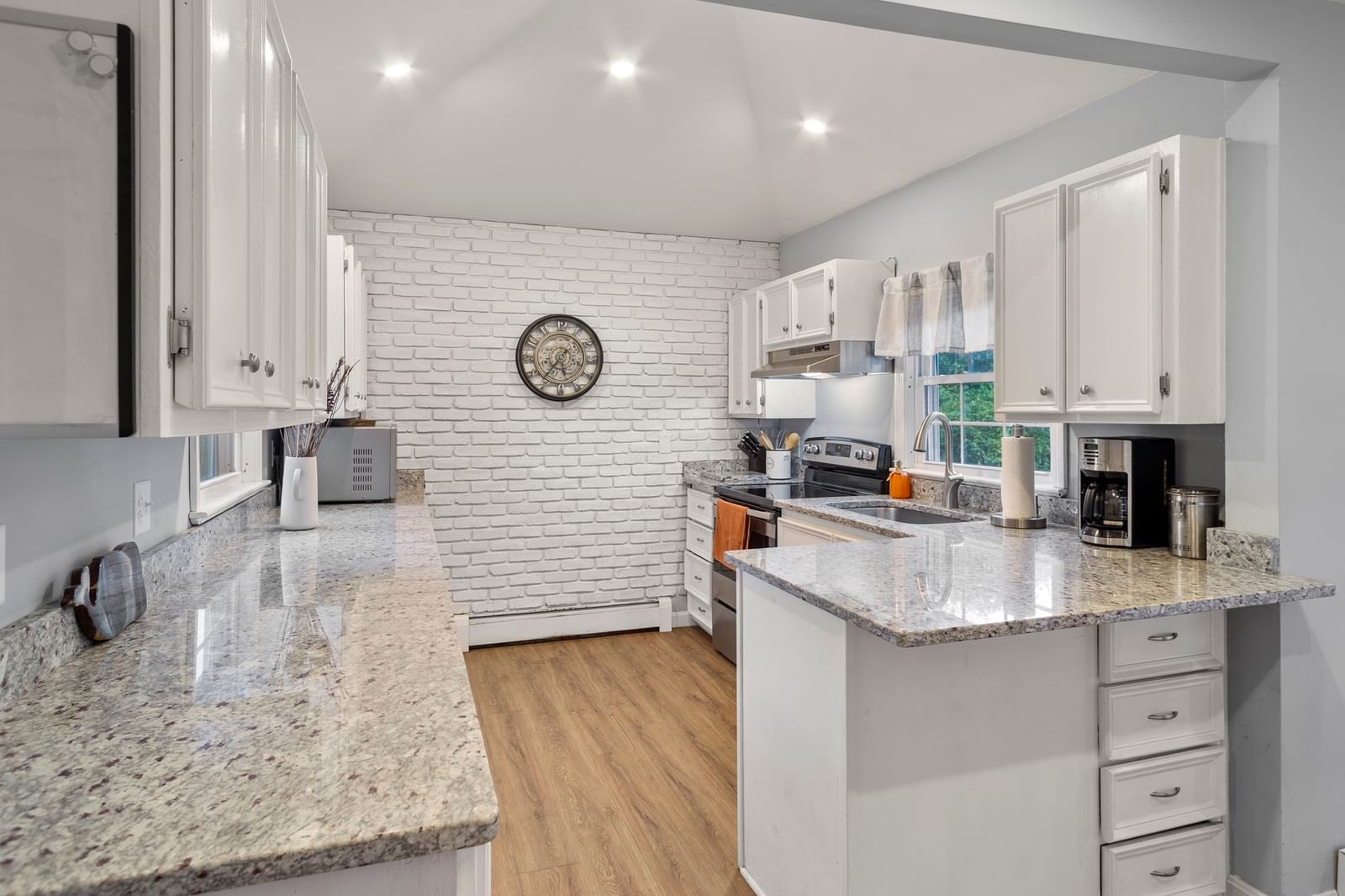 68 Leonard Street Norton — Photo 4 of 25