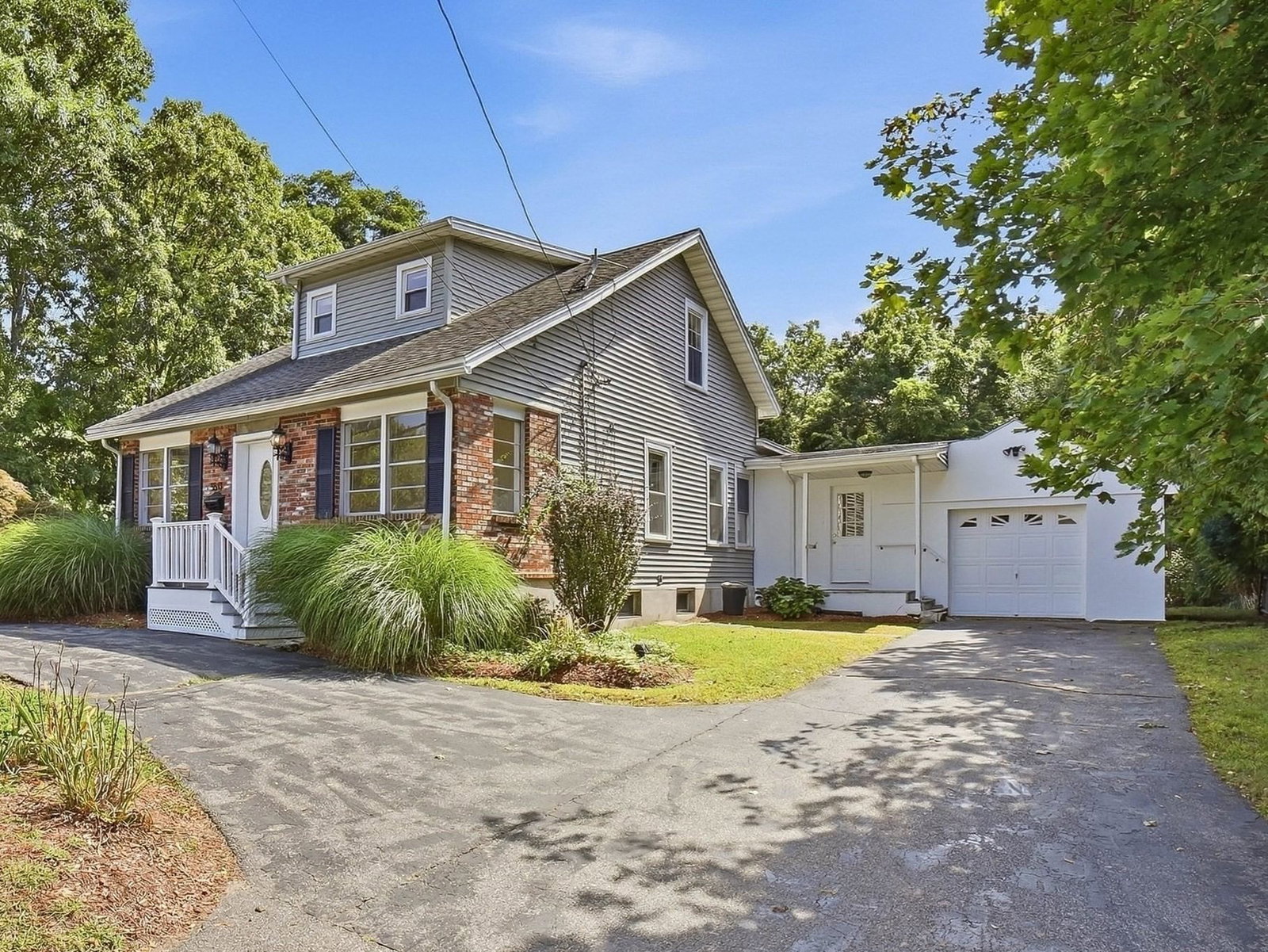 550 Sunderland Road Worcester — Photo 2 of 30