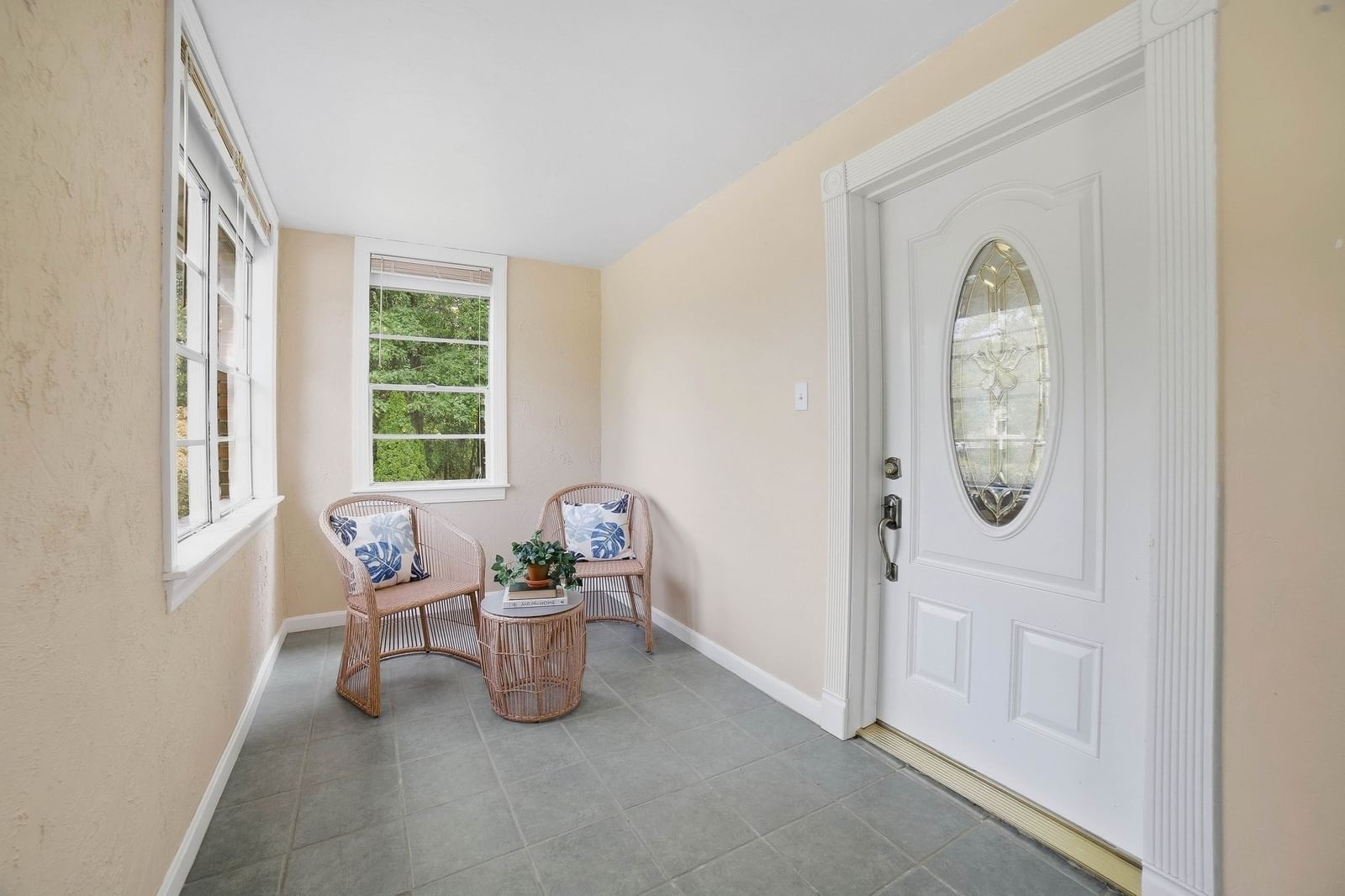 550 Sunderland Road Worcester — Photo 3 of 30