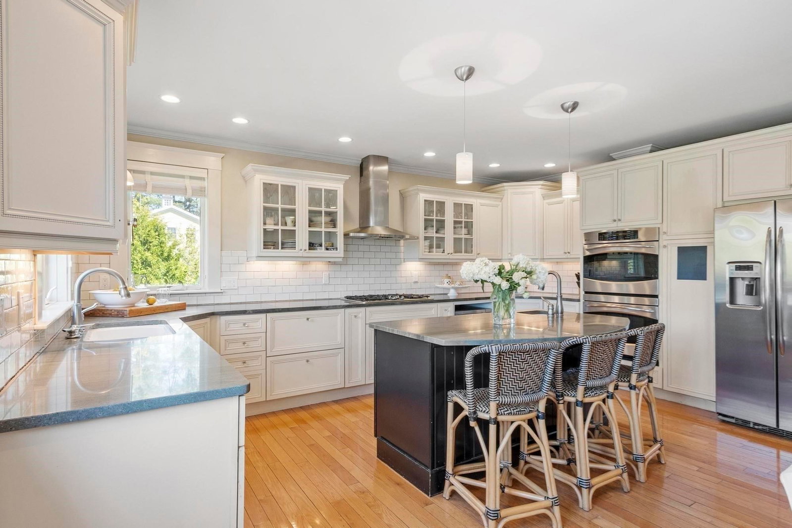 696 Main St Concord — Photo 4 of 38