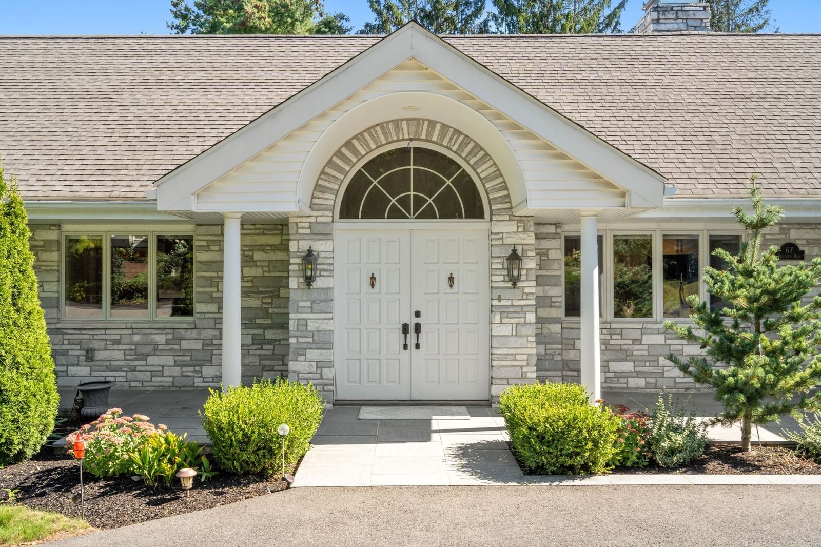 67 Crestview Road Belmont — Photo 3 of 42