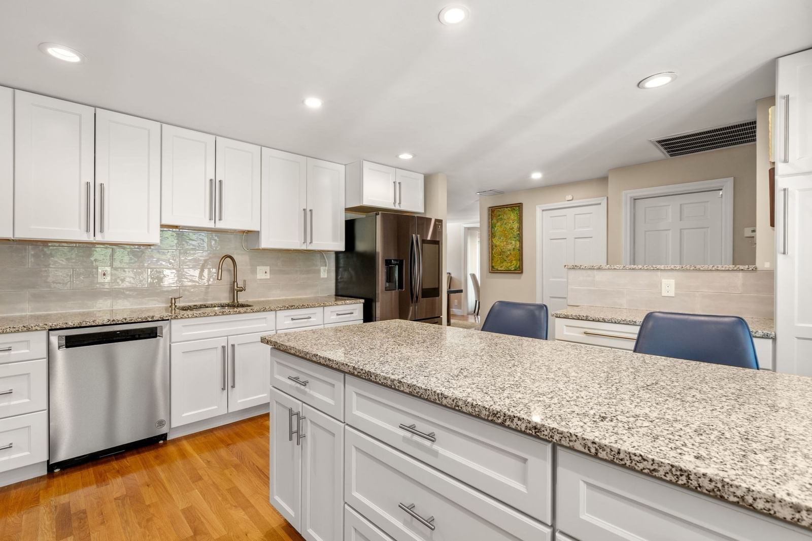 67 Crestview Road Belmont — Photo 7 of 42