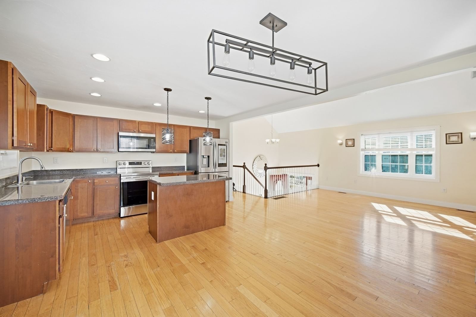 39 Mulberry St Brockton — Photo 3 of 26