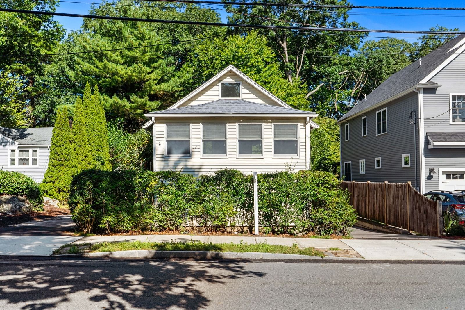 222 Sprague St Dedham — Photo 4 of 32