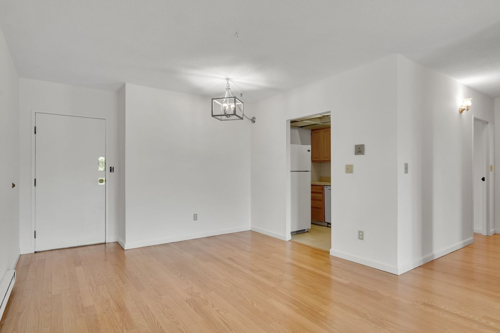 2353 Massachusetts #31 Cambridge — Photo 2 of 28